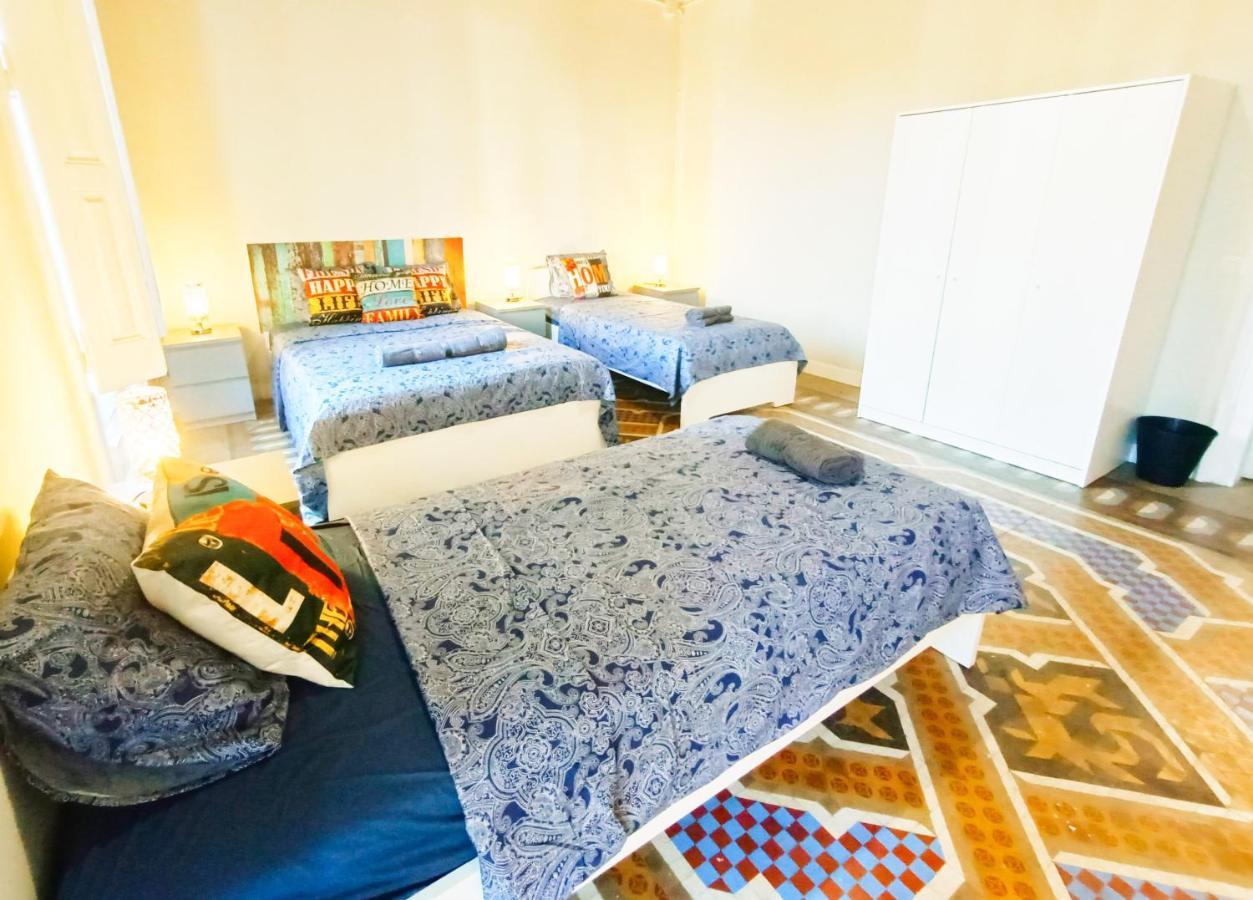 By Plaza Catalunya Rooms Barcelona Exterior foto