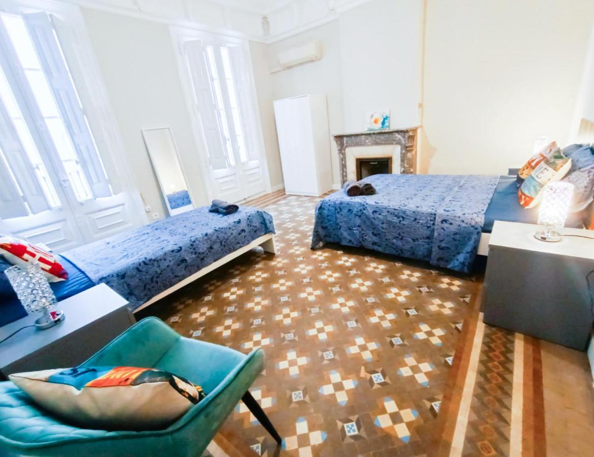 By Plaza Catalunya Rooms Barcelona Exterior foto