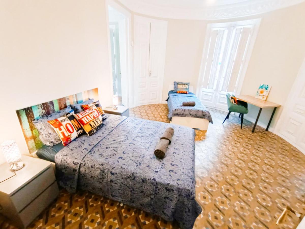 By Plaza Catalunya Rooms Barcelona Exterior foto